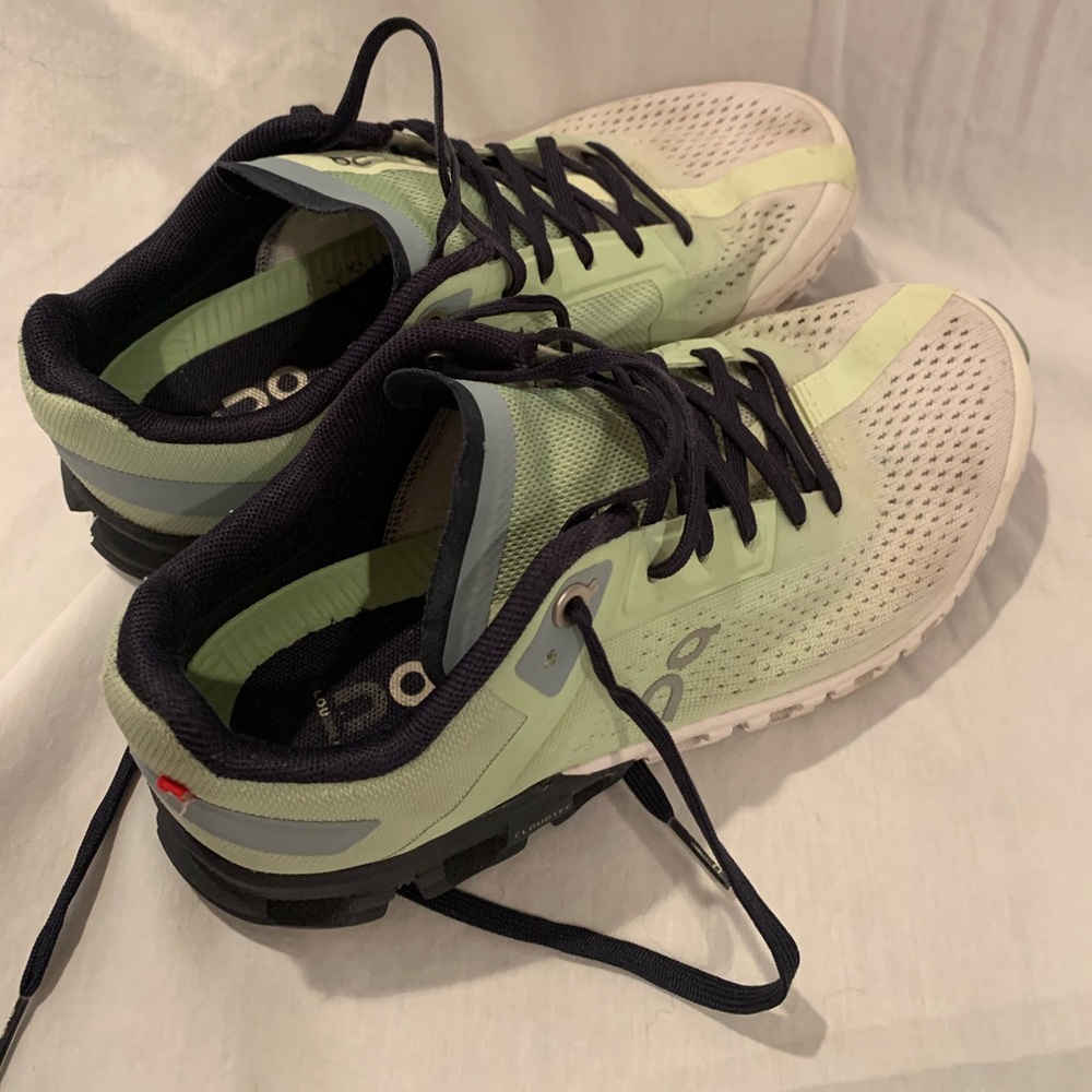 On Cloud Cloud Flow Women 6.5 Green & White